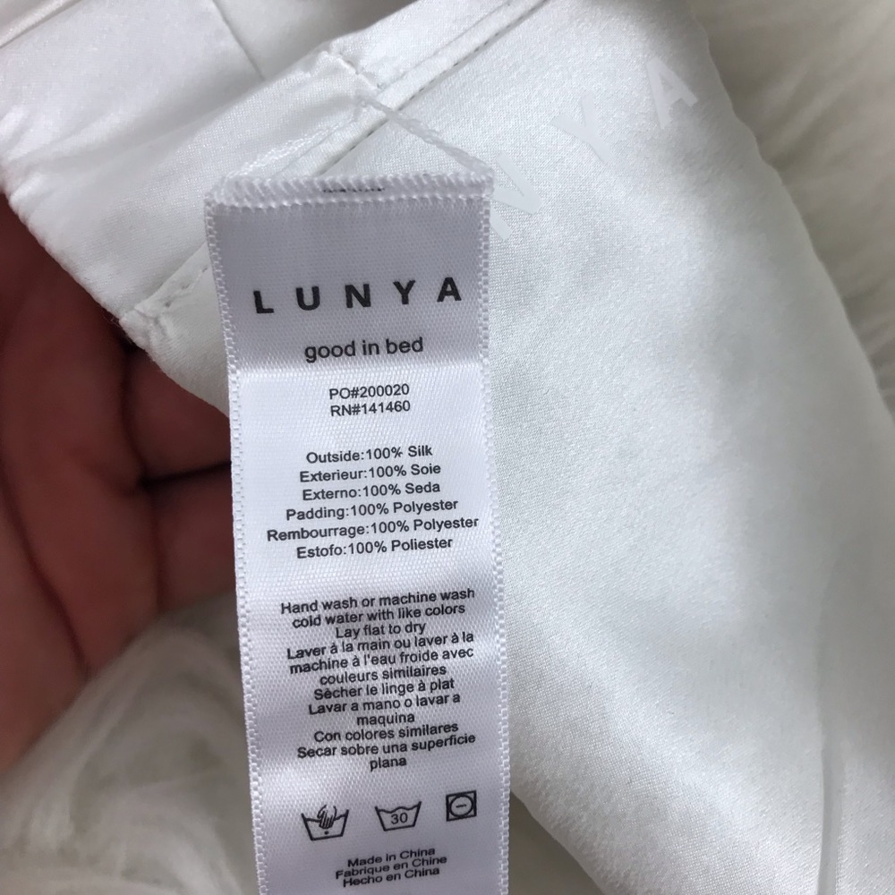 Lunya washable silk sleep mask - Picture 8 of 8